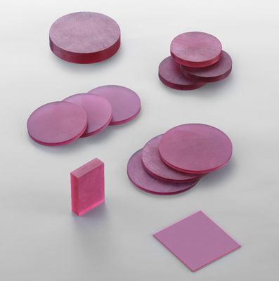 Αγορά Al2O3 συνθετική ροδοκόκκινη μπλε σκληρότητα 9,0 ενιαίου κρυστάλλου σαπφείρου ηλεκτρονική κατασκευή